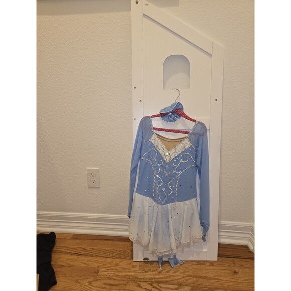 Ice skating Princess Theme with cute bow back -  Figure Skating Dress. size 14 - Picture 9 of 10